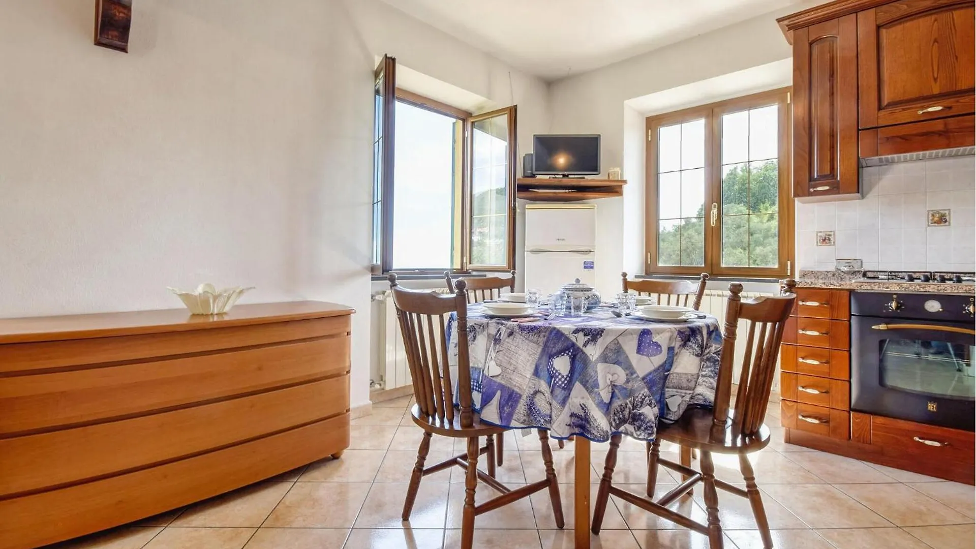 Gorgeous Apartment In Carasco With Kitchen Itálie
