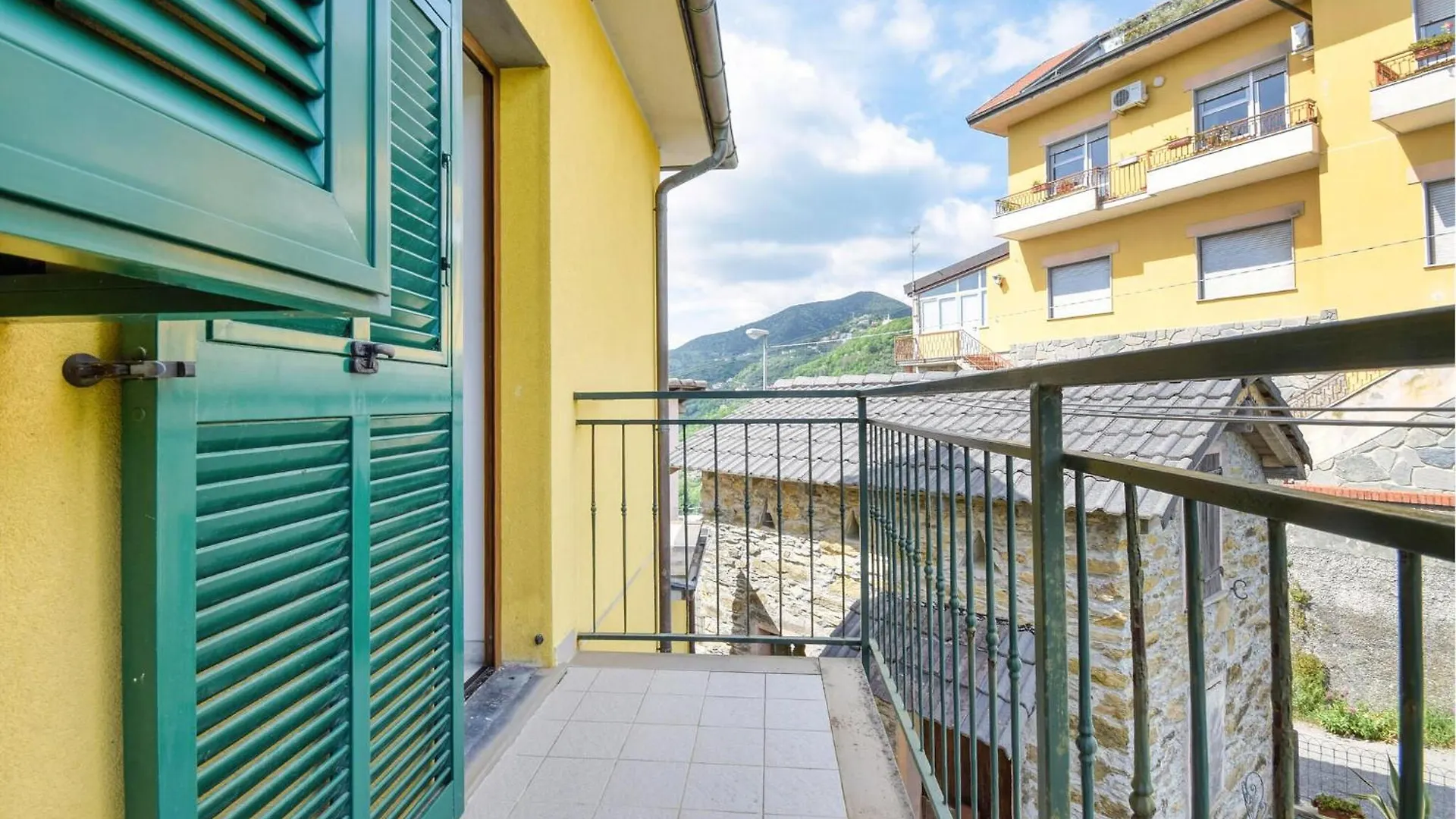 Gorgeous Apartment In Carasco With Kitchen