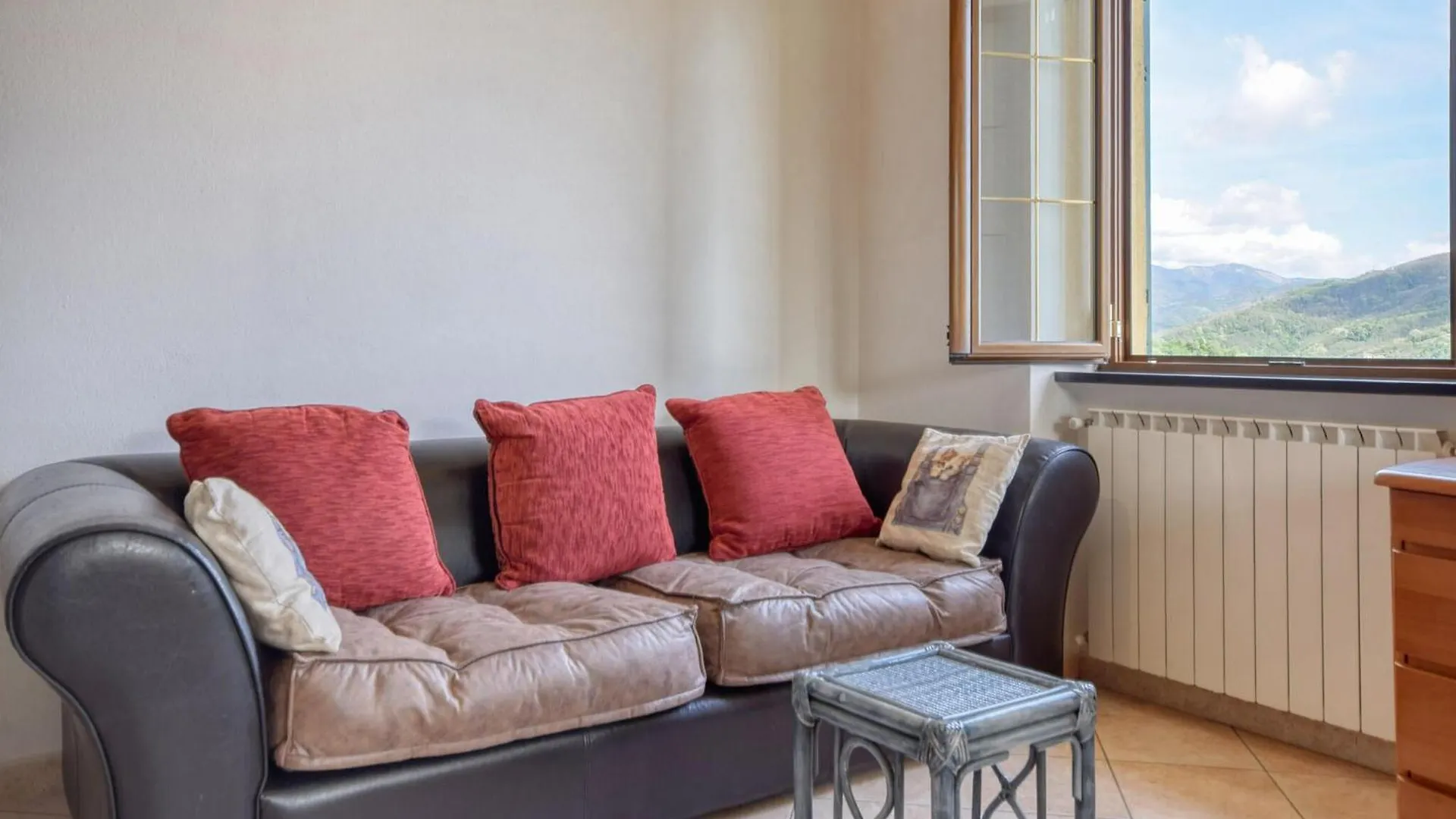 Gorgeous Apartment In Carasco With Kitchen