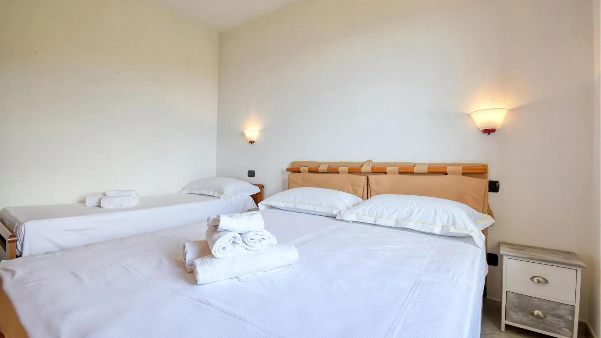 Gorgeous Apartment In Carasco With Kitchen