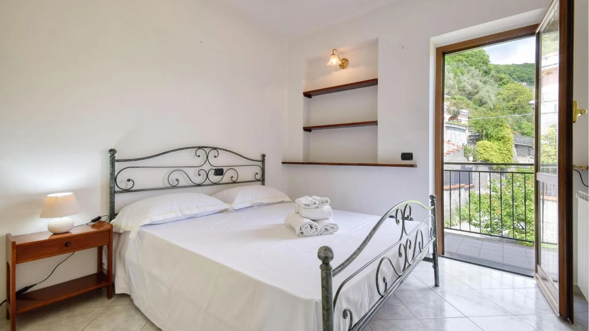 Gorgeous Apartment In Carasco With Kitchen Italy