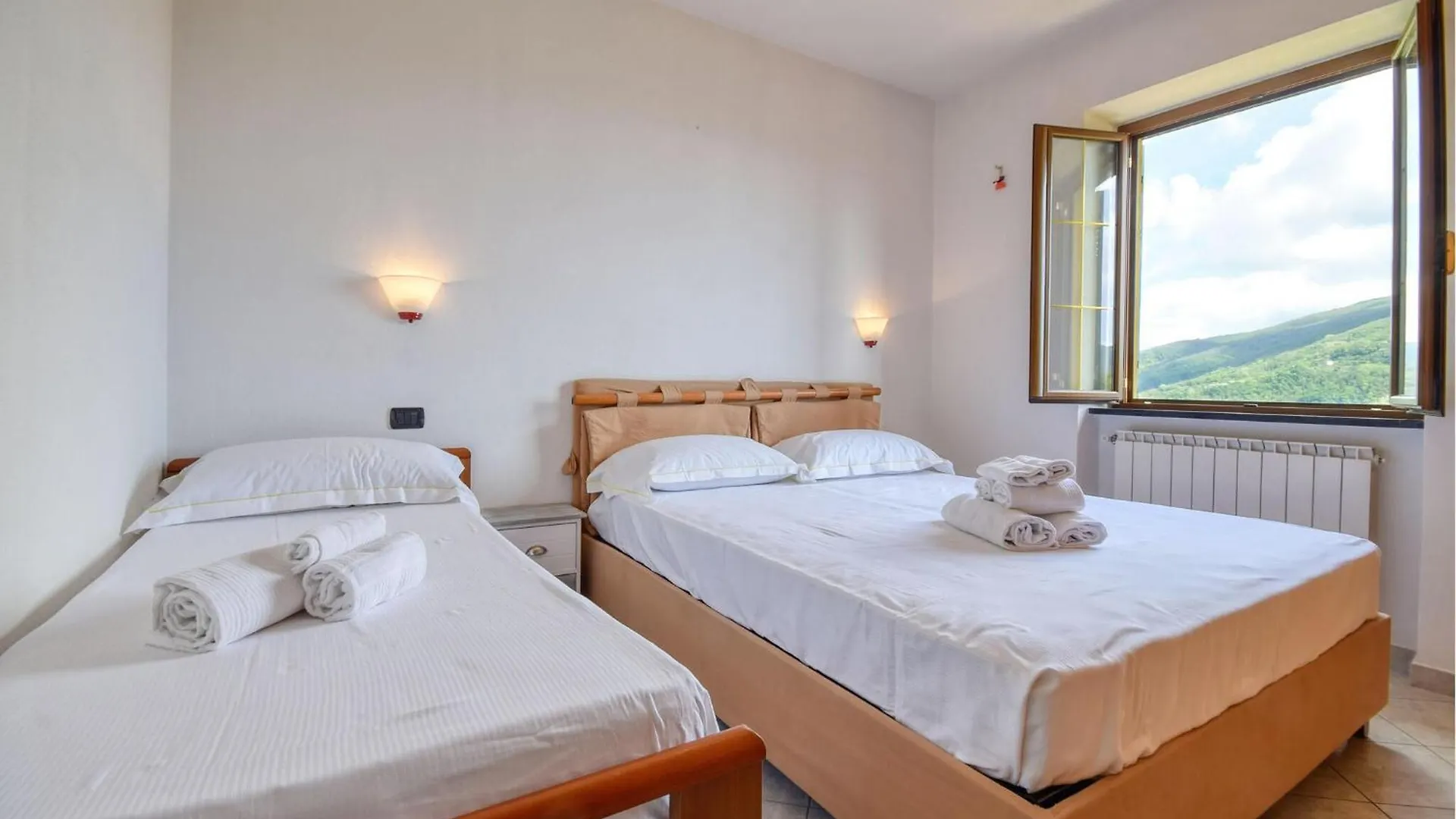 Gorgeous Apartment In Carasco With Kitchen 0*,