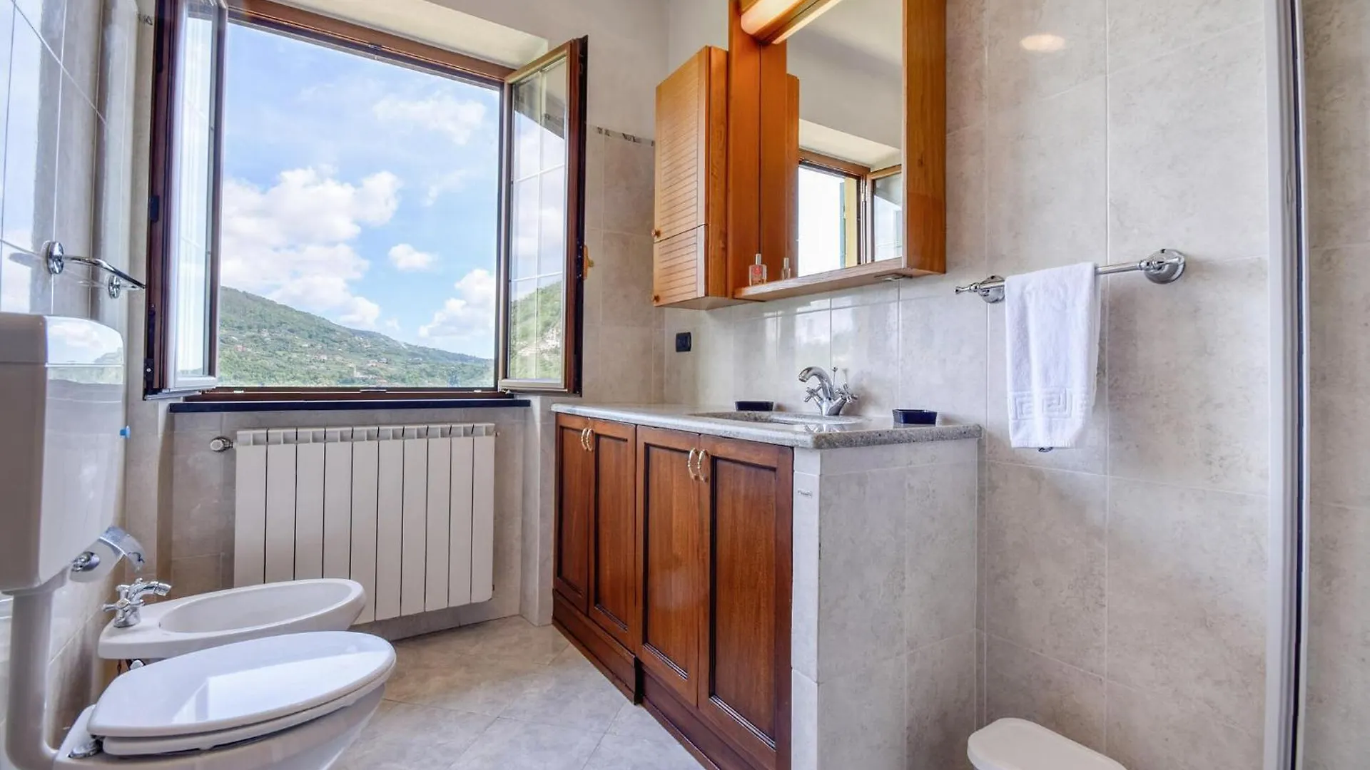 Gorgeous Apartment In Carasco With Kitchen