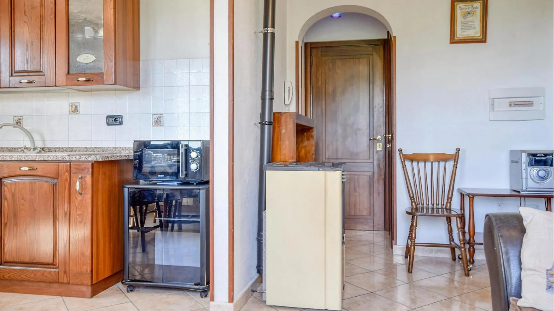 Gorgeous Apartment In Carasco With Kitchen