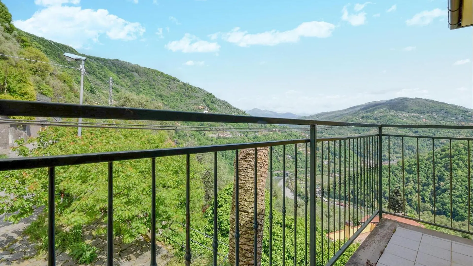 Gorgeous Apartment In Carasco With Kitchen