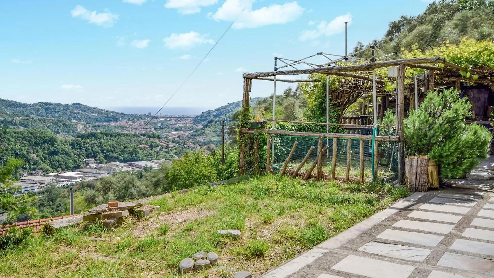 Gorgeous Apartment In Carasco With Kitchen
